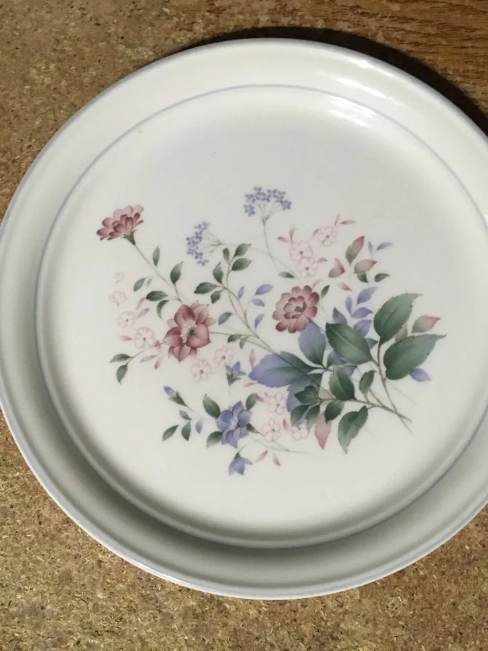 SET OF 8 FLORAL PATTERN PLATES KELTCRAFT 9178 LILING ROYAL SWIRL